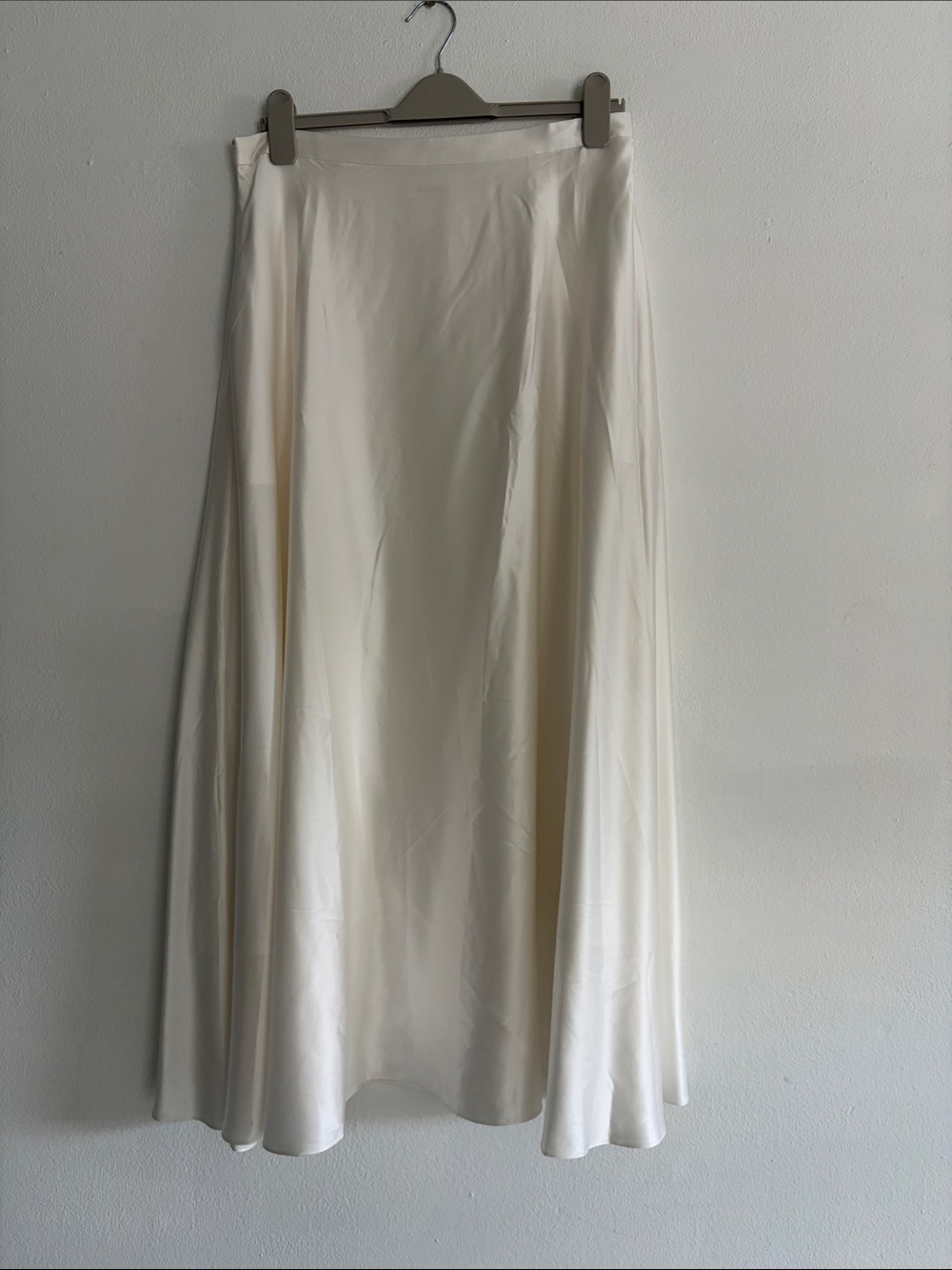 100%silk Elegant Cream A-Line Skirt — Sleek Everyday Sophistication